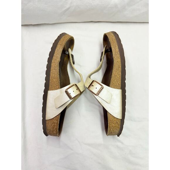 Birkenstock  thong sandals  women’s size 36/230LS 5/5.5 color beige have a flaw - Picture 9 of 13